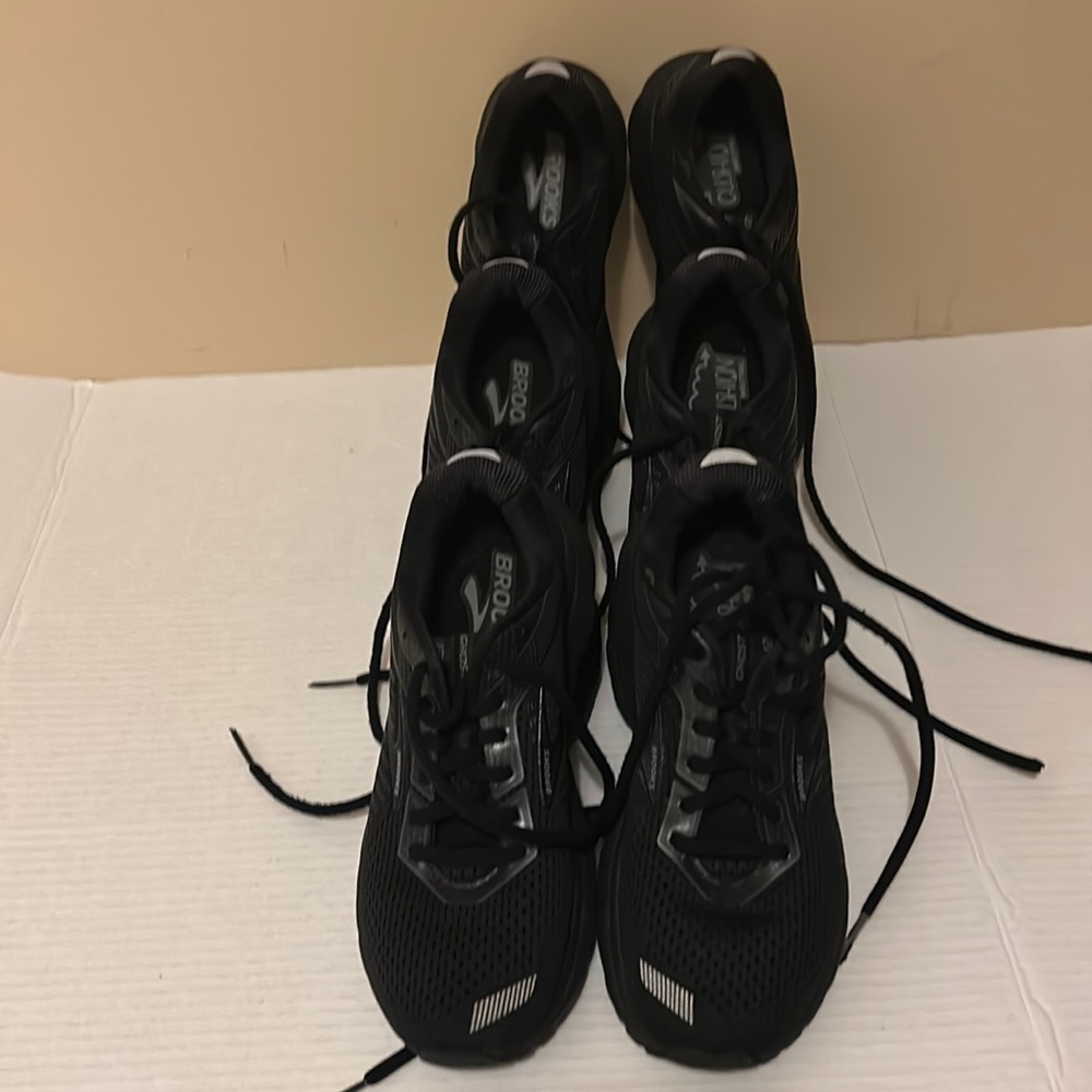 Brooks. Ghost 12   Size 8.  Great condition. Black